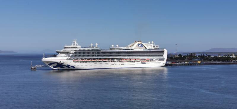 Emerald Princess im Panamakanal