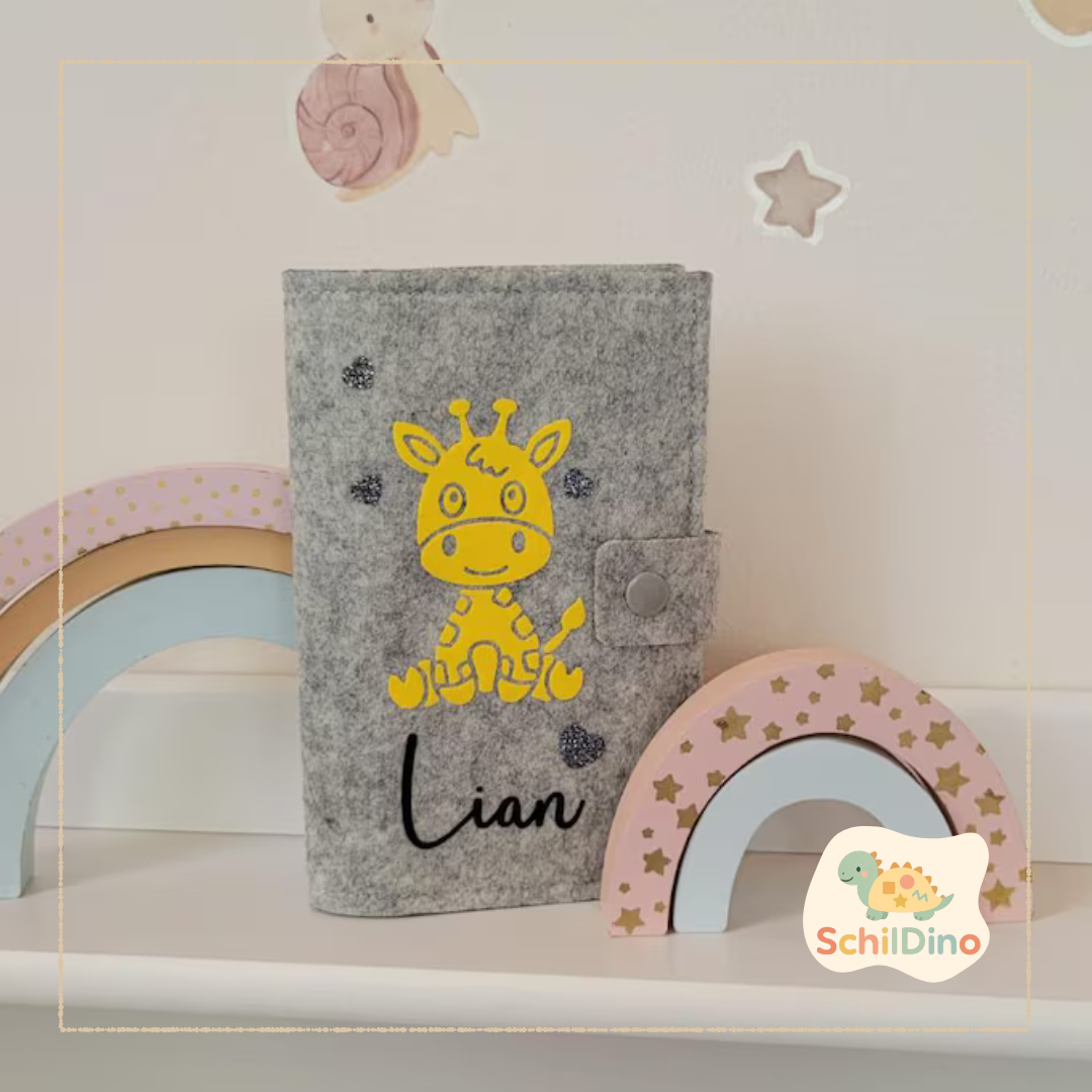 Personalisierte Eltern-Kind-Pass Hülle (Mutter-Kind-Pass) – Giraffe mit Namen