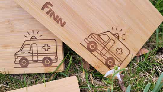 Personalisiertes Bambus Jausenbrett mit Gravur – Frühstücksbrett mit Namen & Wunschmotiv