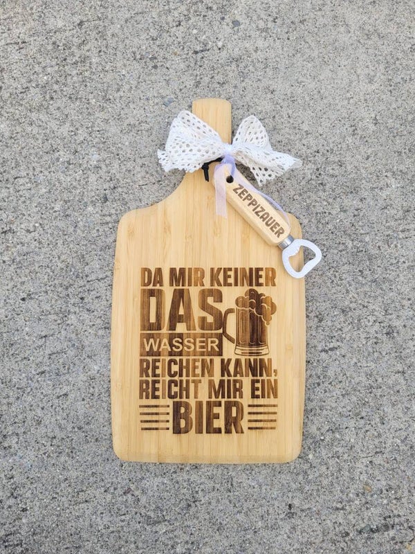Personalisiertes Holzbrett aus Bambus für Männer – Vatertagsgeschenk mit Bier Spruch & Flaschenöffner