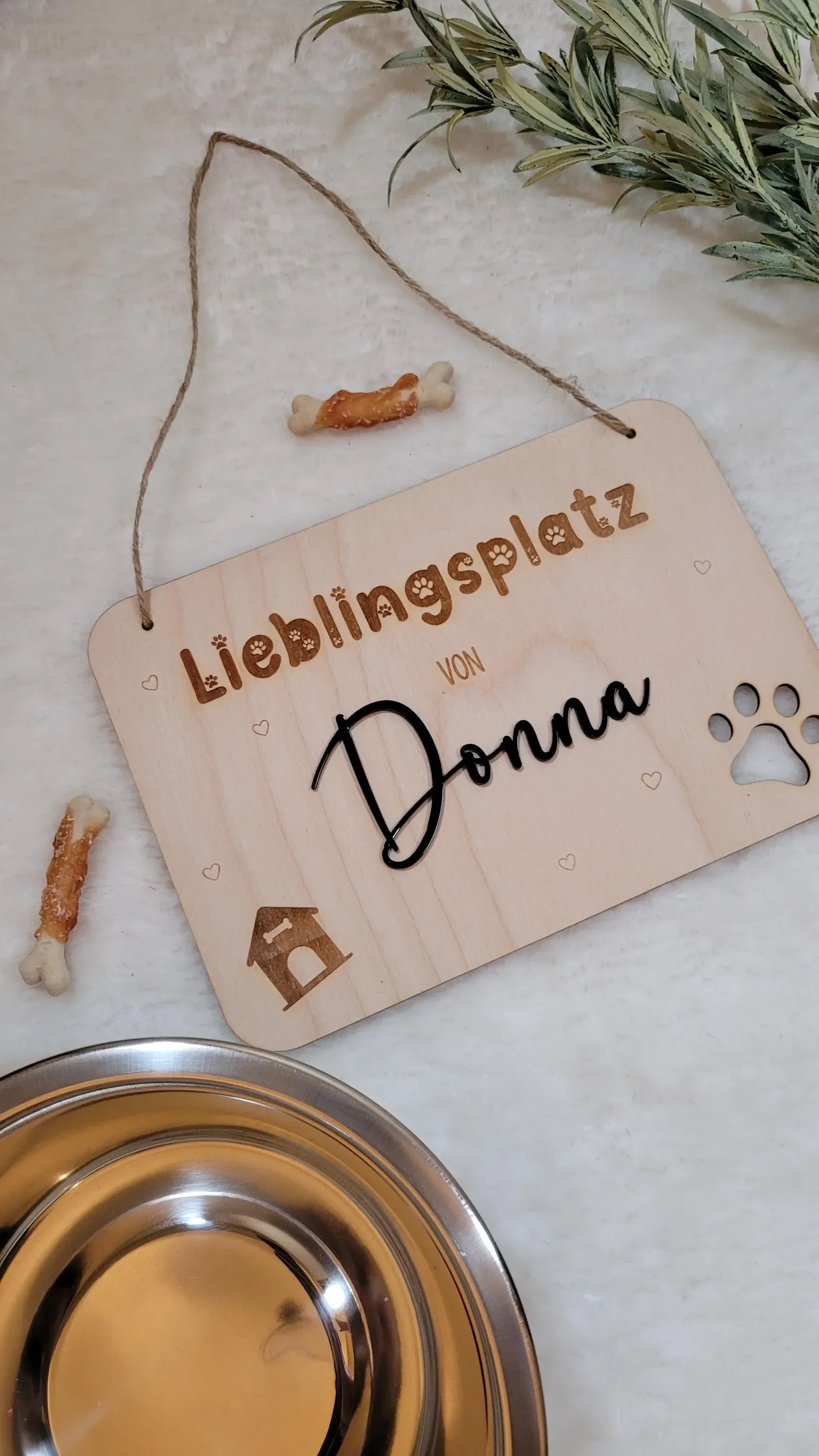 Personalisiertes Schild mit Namen - Lieblingsplatz für Hund & Katze, Handgefertigtes Schild Holz, Geschenkidee Tierliebhaber, Weihnachten