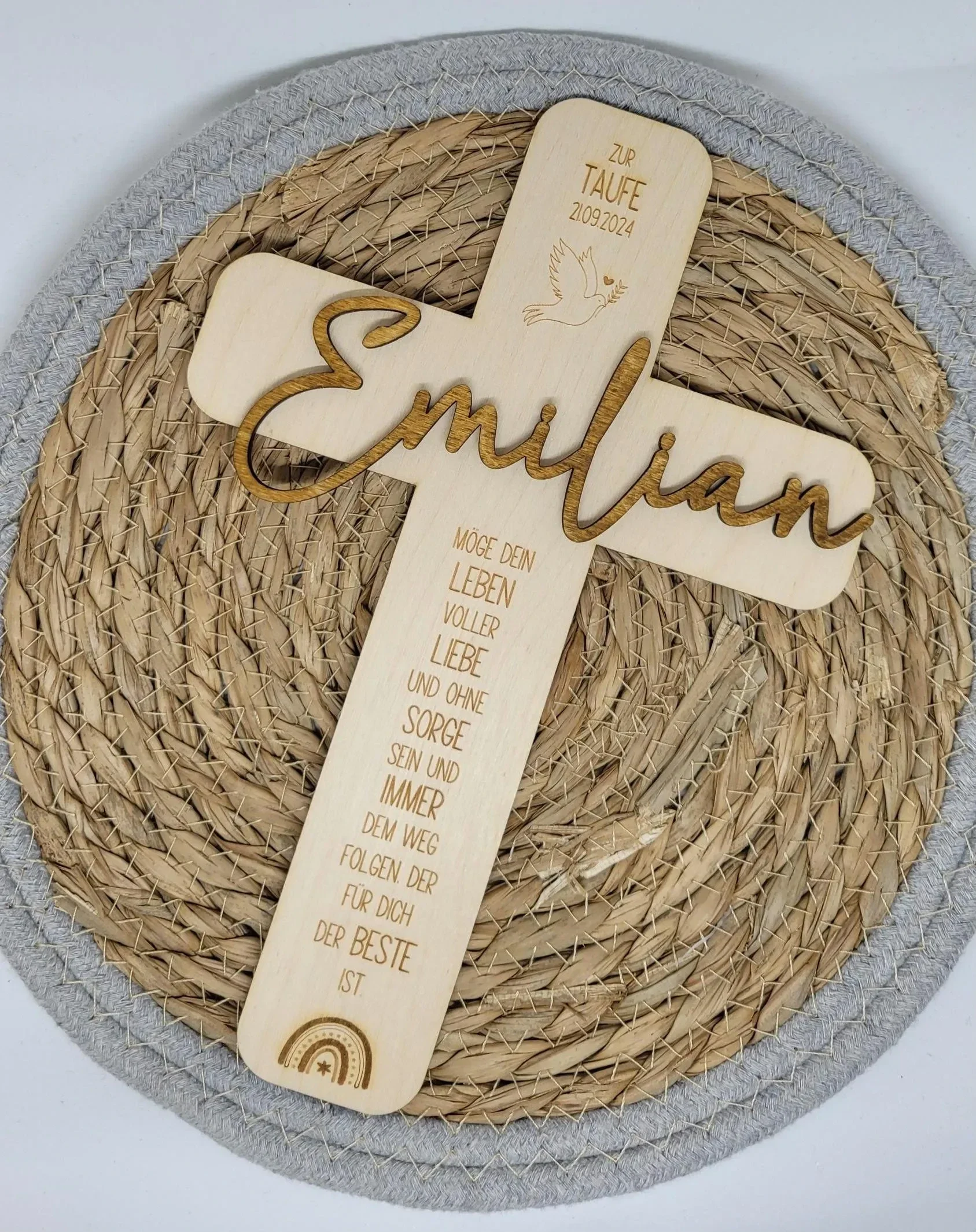 Personalisiertes Holzkreuz für Taufe & Erstkommunion mit Namen und Datum – Geschenk zur Taufe – Kindgerechtes Kreuz aus Holz mit Gravur