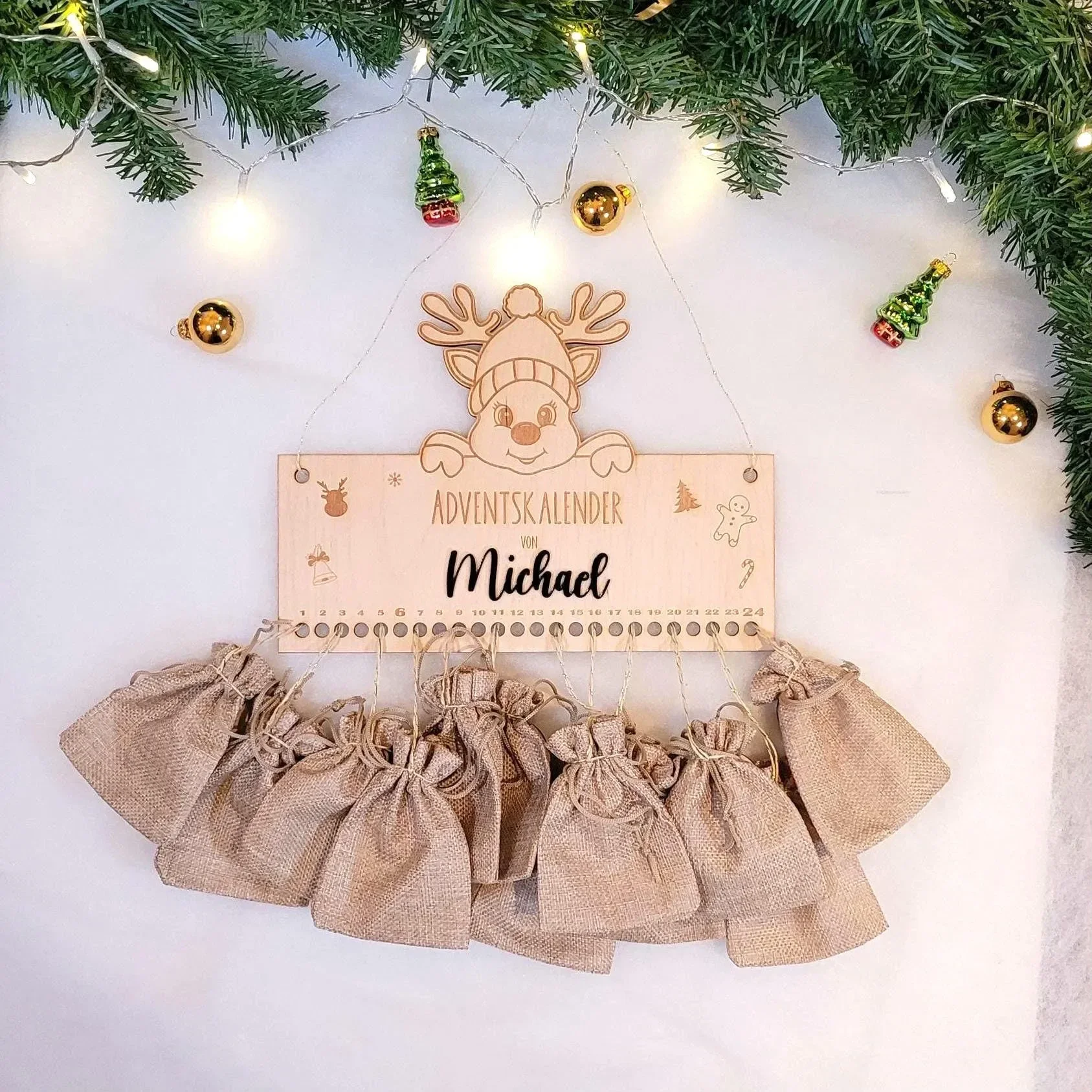 Personalisierbarer Adventskalender aus Holz, süsses Rentier – Weihnachtskalender zum Selbstbefüllen mit Namen – DIY Adventskalender Kinder
