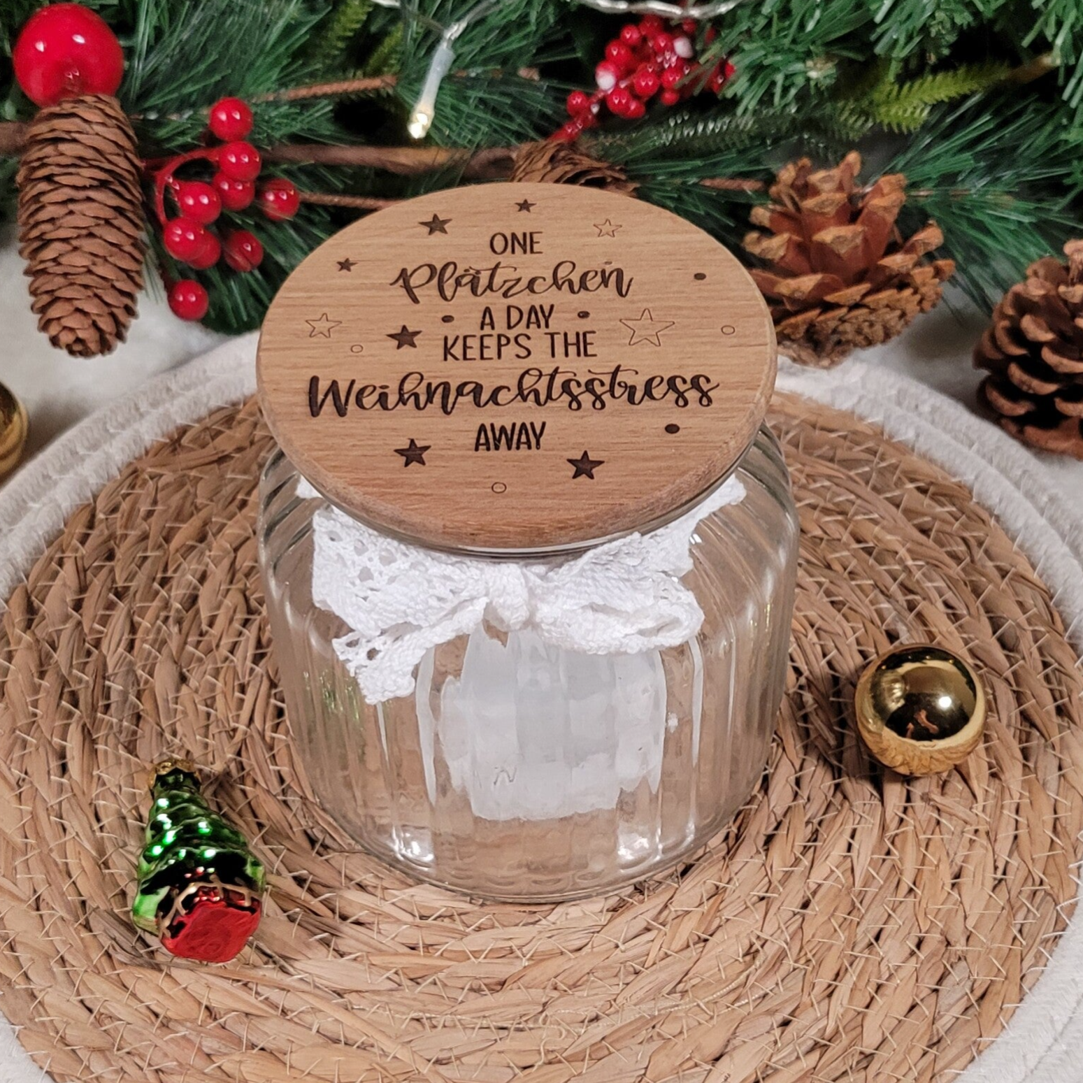 🎄 Witziges Vorratsglas/Keksdose mit Gravur – Weihnachtsgeschenk für Kekse, Süßes & mehr 🎁 - "One Plätzchen a day"