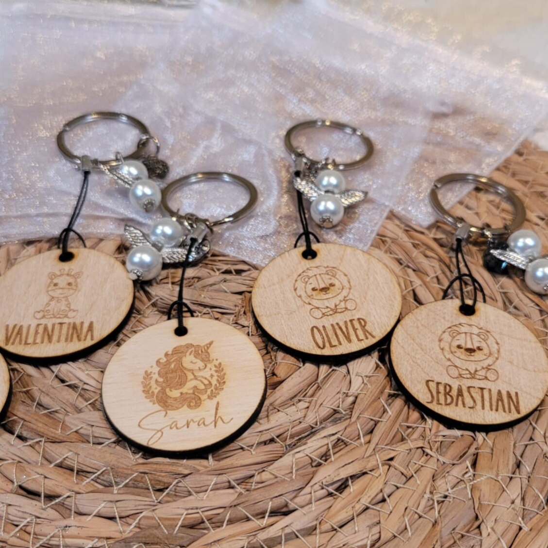 Personalisierter Schlüsselanhänger mit Schutzengel und Gravur – Geschenkidee mit Name auf Holz 🎁💫