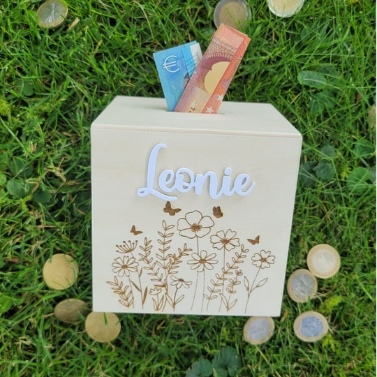 Holz Würfel Spardose / Sparbüchse mit Namen personalisiert