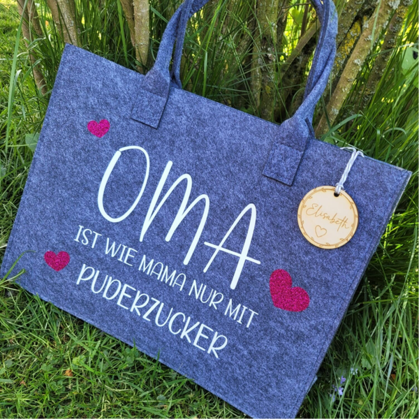 Personalisierte Filztasche „Oma“ inkl. Anhänger | Grau | Oma ist wie Mama nur mit Puderzucker | Große Einkaufstasche 30x40x7 cm | Geschenk zum Muttertag 💕