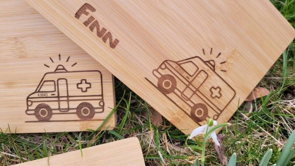 Personalisiertes Bambus Jausenbrett mit Gravur – Frühstücksbrett mit Namen & Wunschmotiv