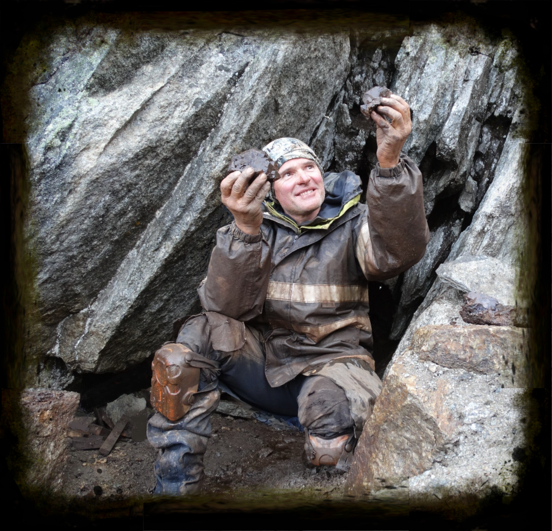 Berufsstrahler Werner Schmidt in seiner einzigartigen Schweizer Bergkristalle Ausstellung