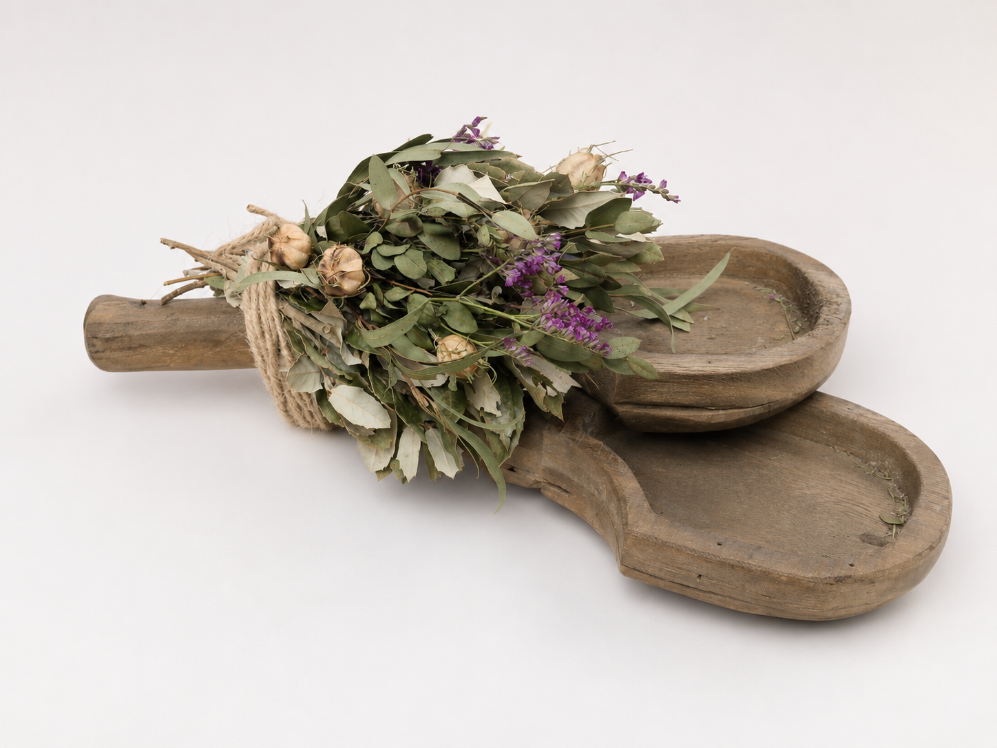 Houten Lepelset met verse bloemen