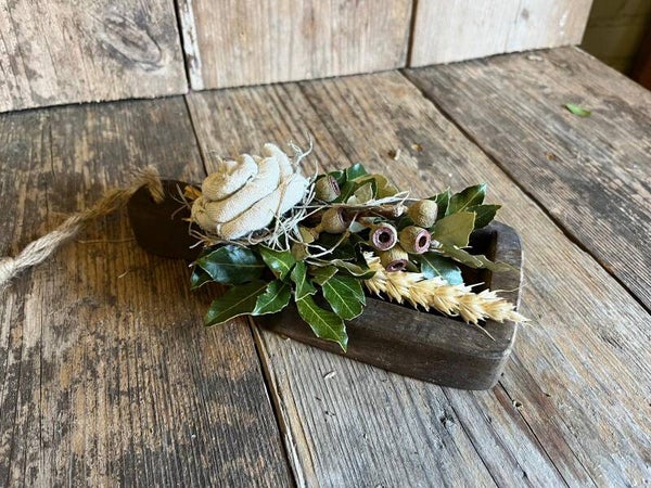 Houten Bakje met Toefje van verse bloemen