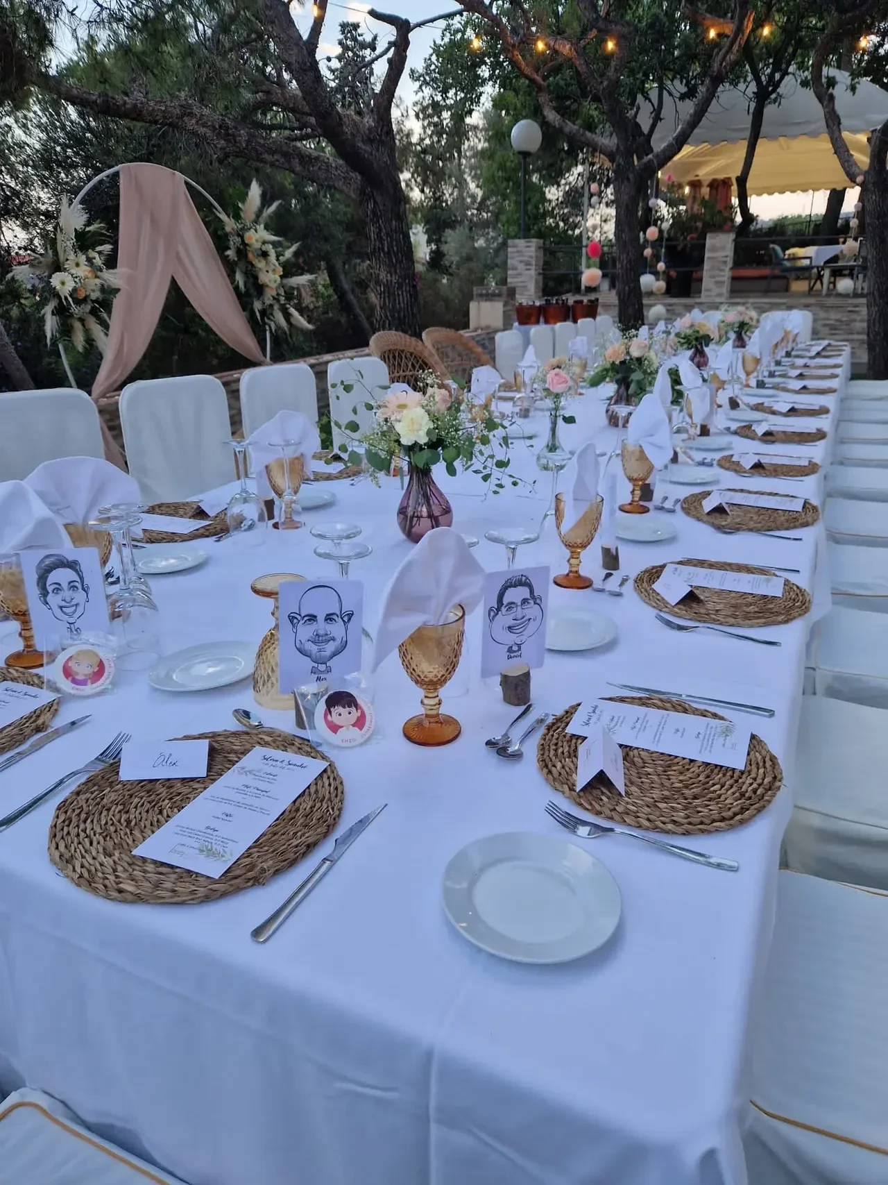 marcasitios_seating_plan_regalos_invitados_detalles_boda_wedding_favors_wedding_gifts_personalized_favors_vaia_cara_caricaturas-standard.webp