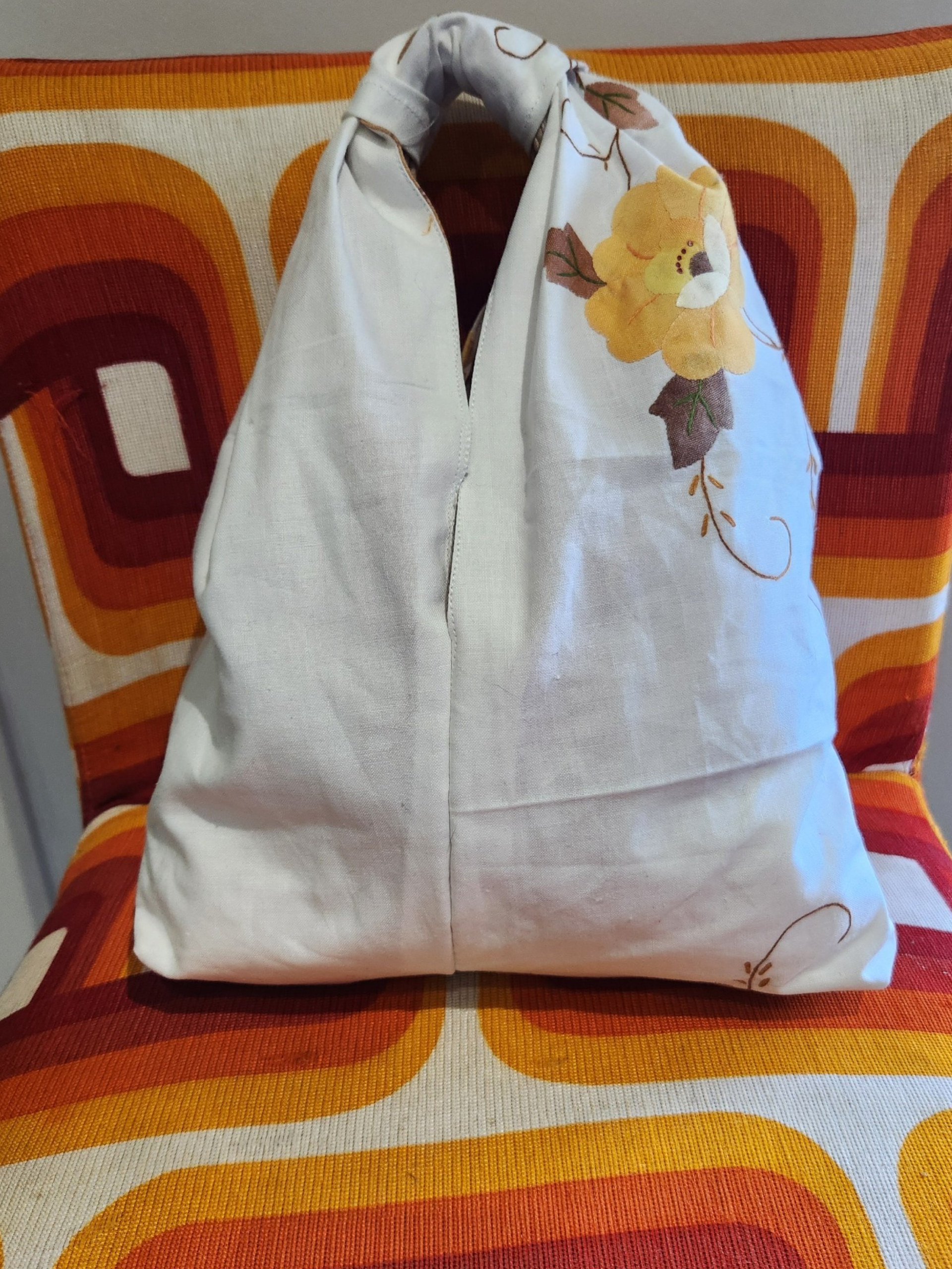 Curve shoulder bag