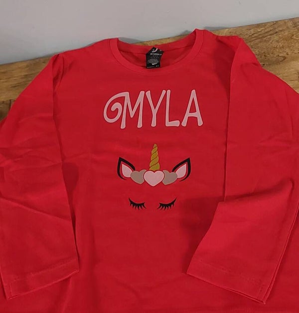 T-shirt zelf personaliseren met naam en afbeelding