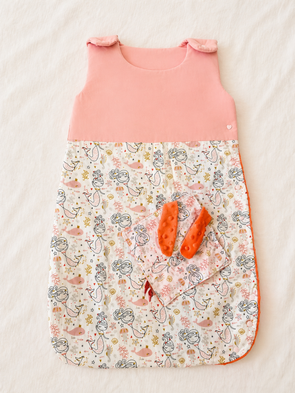 Gigoteuse Réversible Rose & Corail – Thème Sirène + Doudou Assorti