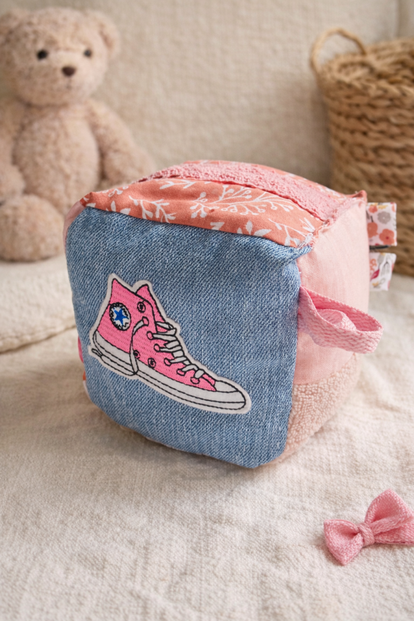 Cube d'éveil sensoriel "Cube Baby Basket Jean"