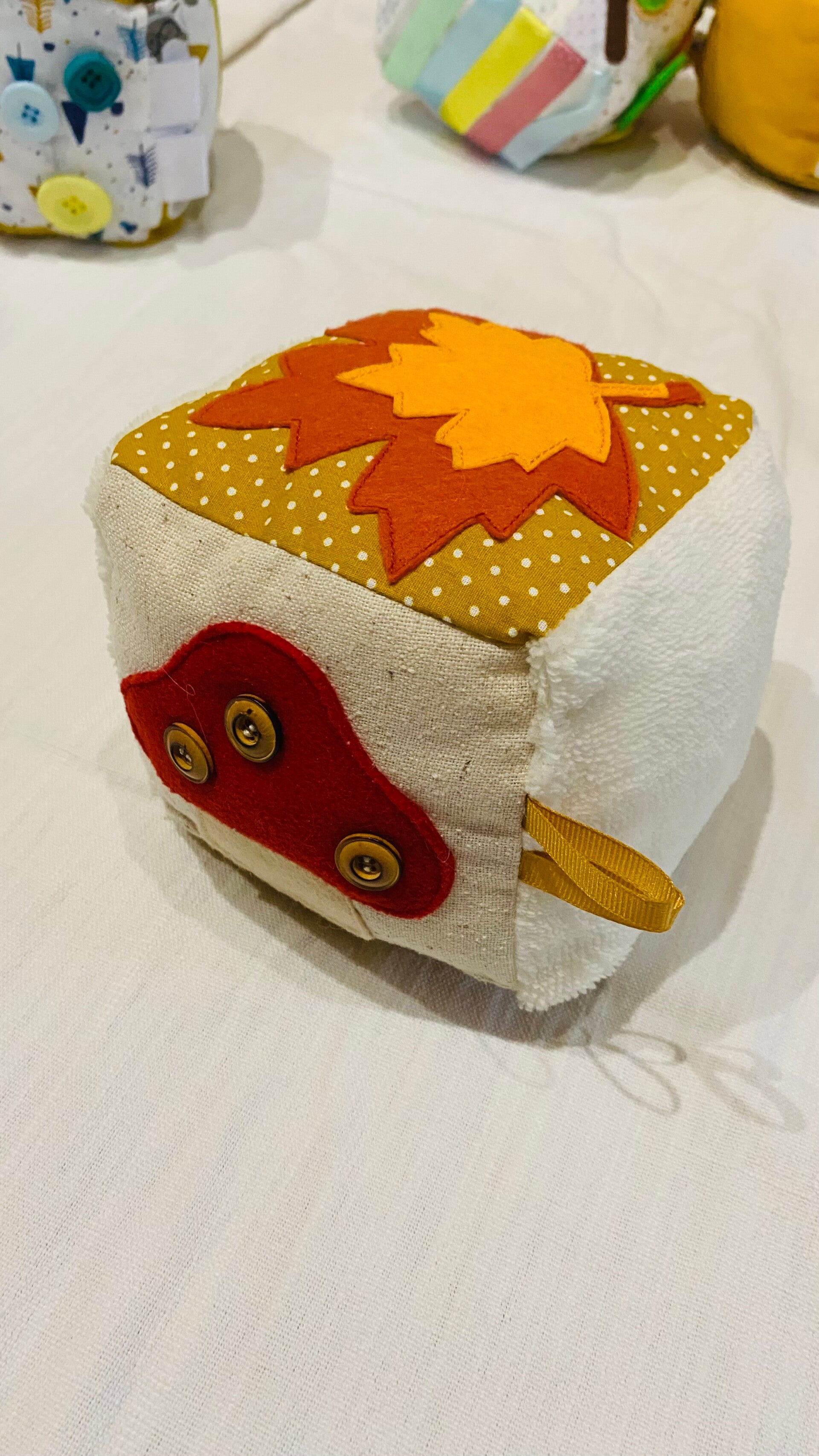 Cube d'éveil sensoriel " Douceur d'automne"