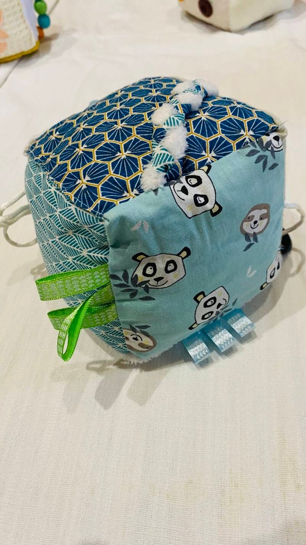 Cube d'éveil sensoriel "Panda"