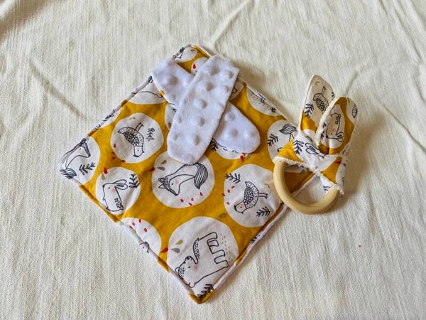 Doudou plat & anneau de dentition – oreilles de lapin