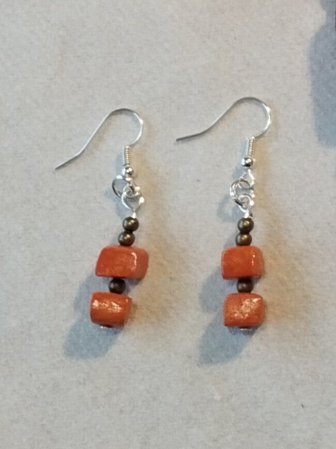 Boucles pendantes 2 petits cubes orange