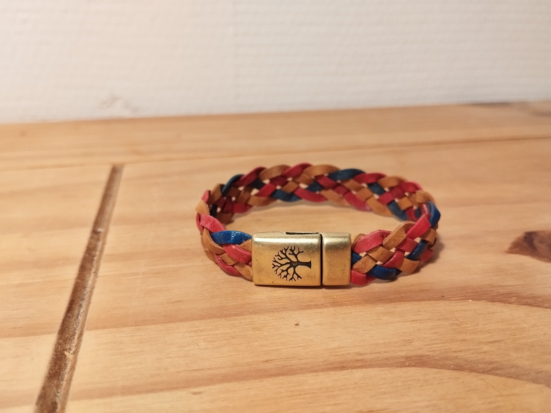 Bracelet en cuir tressé 5 brins beige/rouge - fermoir arbre de vie