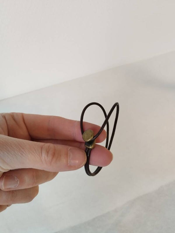 Bracelet lacet en cuir rond marron 2 mm petite boucle laiton