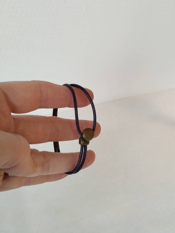 Bracelet lacet en cuir rond violet 2 mm petite boucle laiton