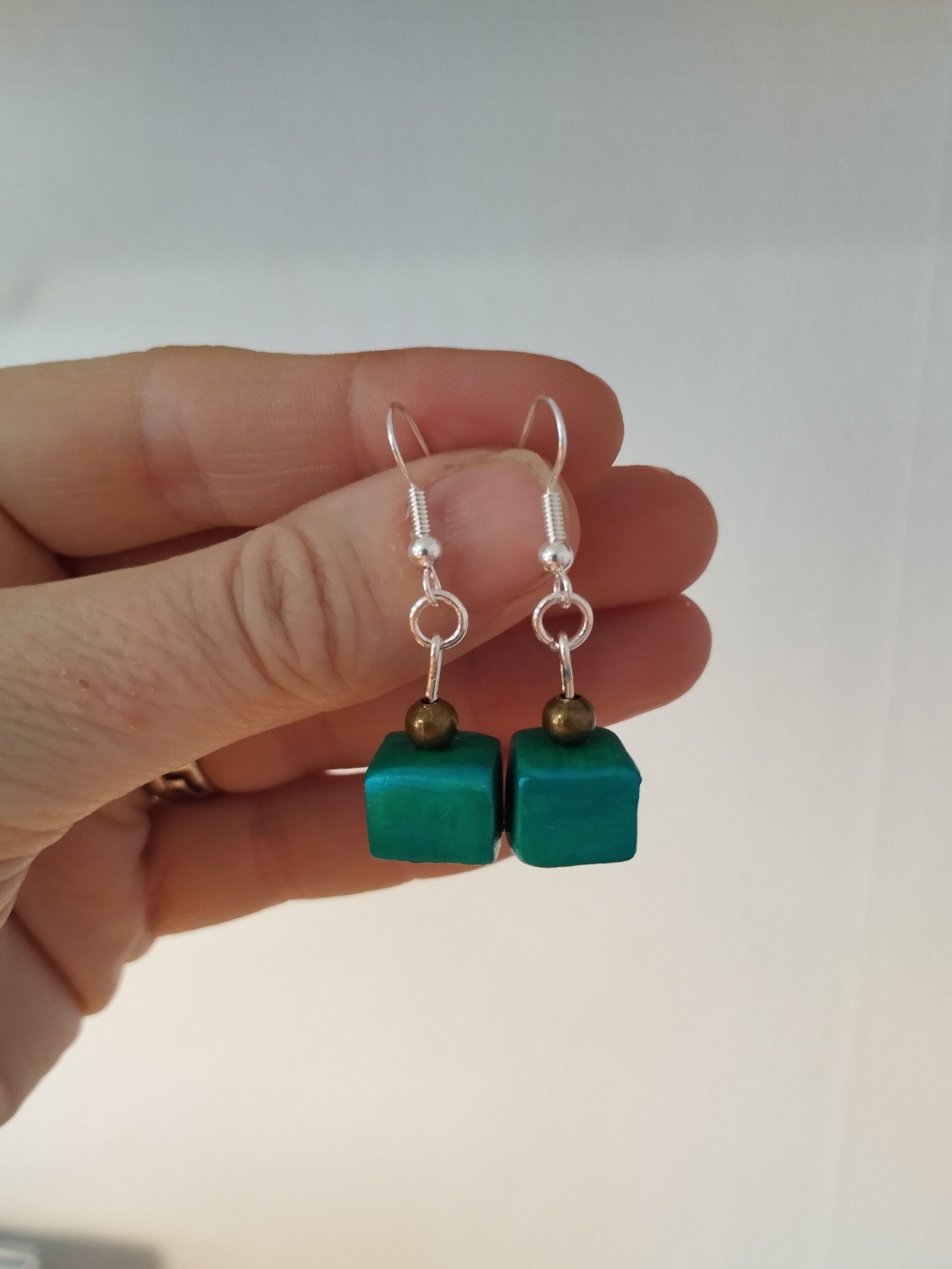 Boucles pendantes cubes uniques bleu métallisé