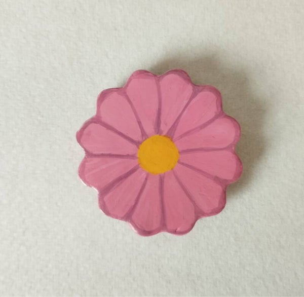 Magnet marguerite rose avec coeur jaune