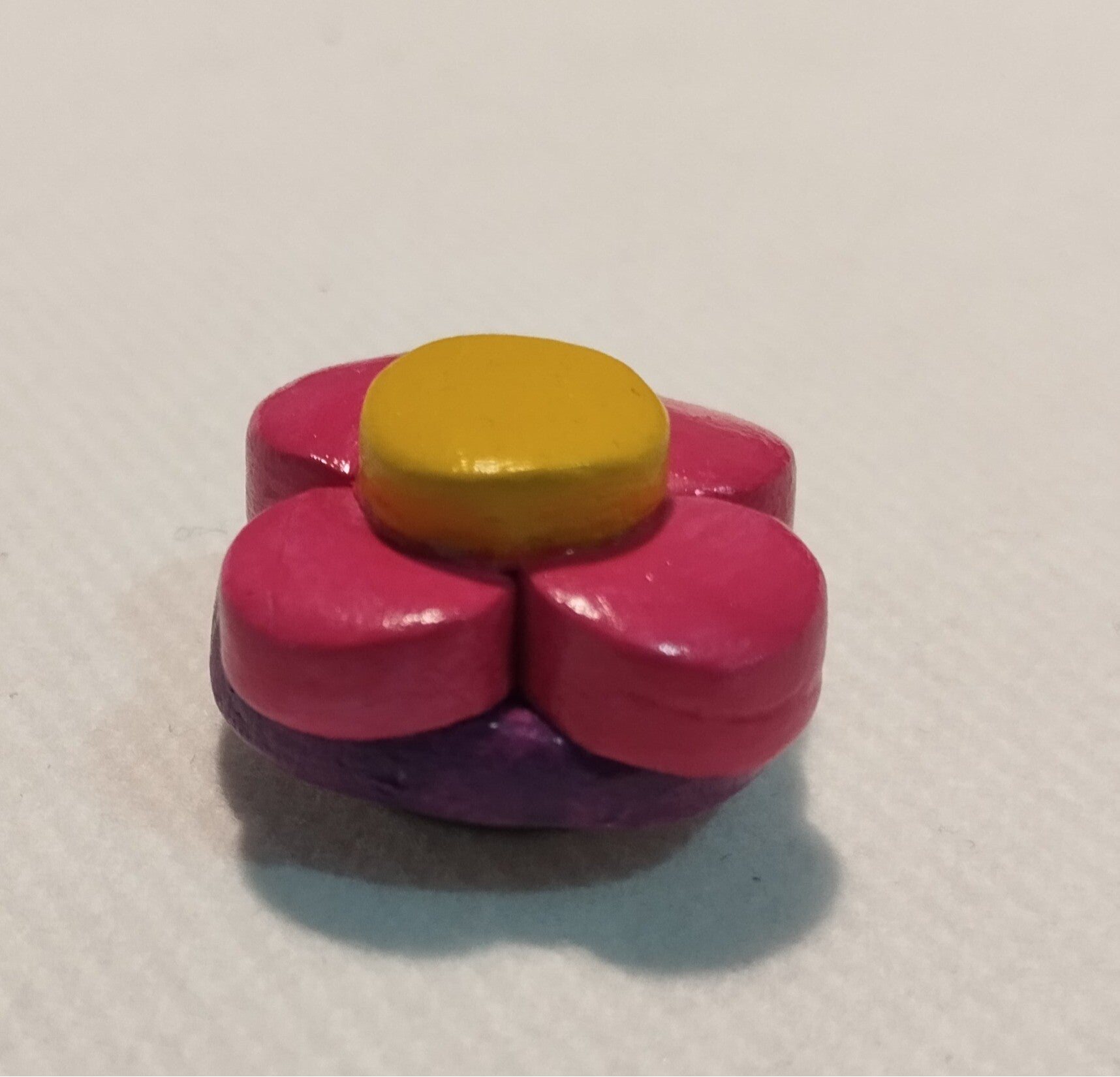 Magnet marguerite 3D rose coeur jaune