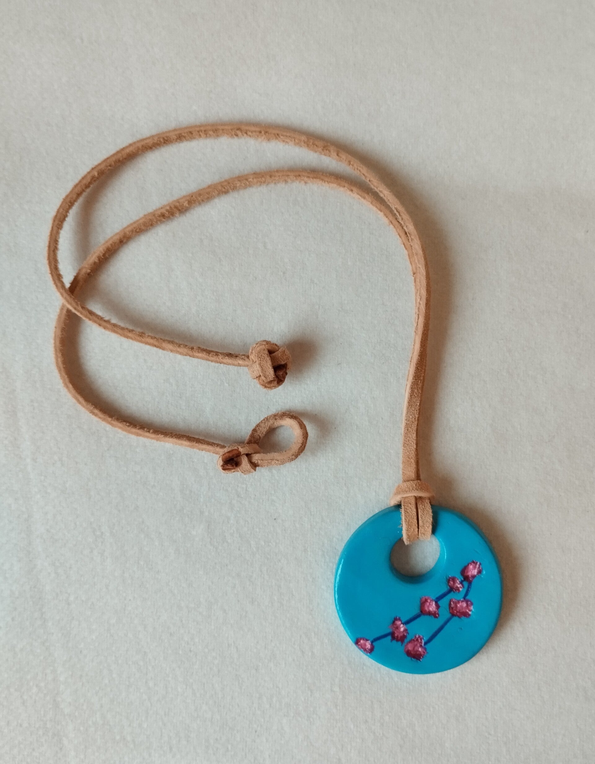 Pendentif argile bleu clair impression lavande