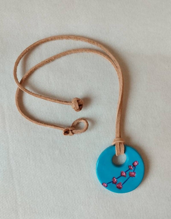 Pendentif argile bleu clair impression lavande