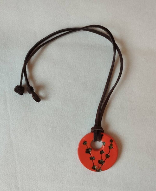 Pendentif argile orange impression lavande