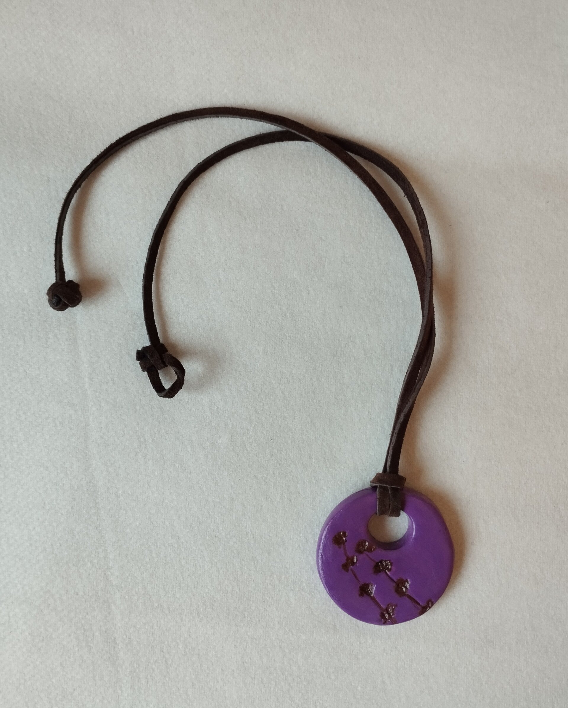 Pendentif argile violet impression lavande