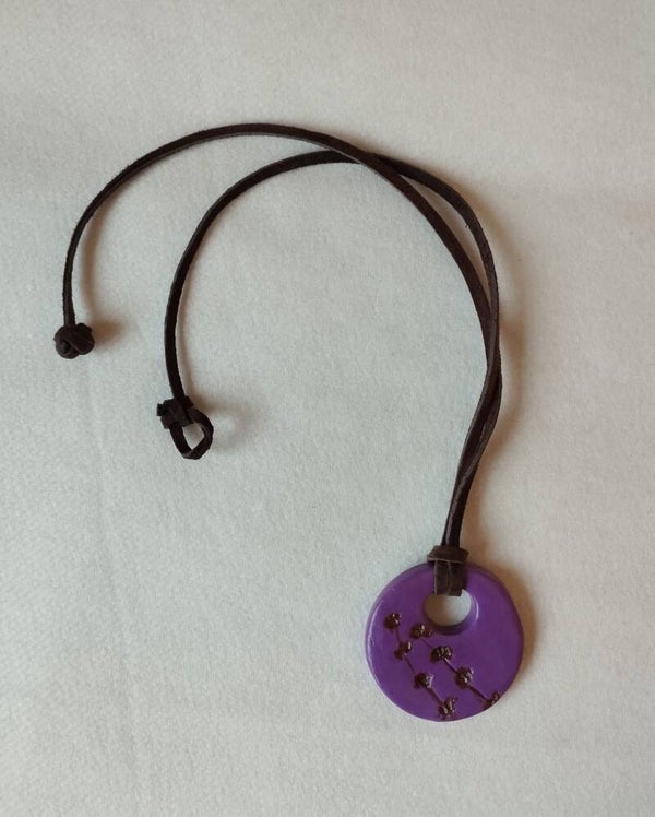 Pendentif argile violet impression lavande