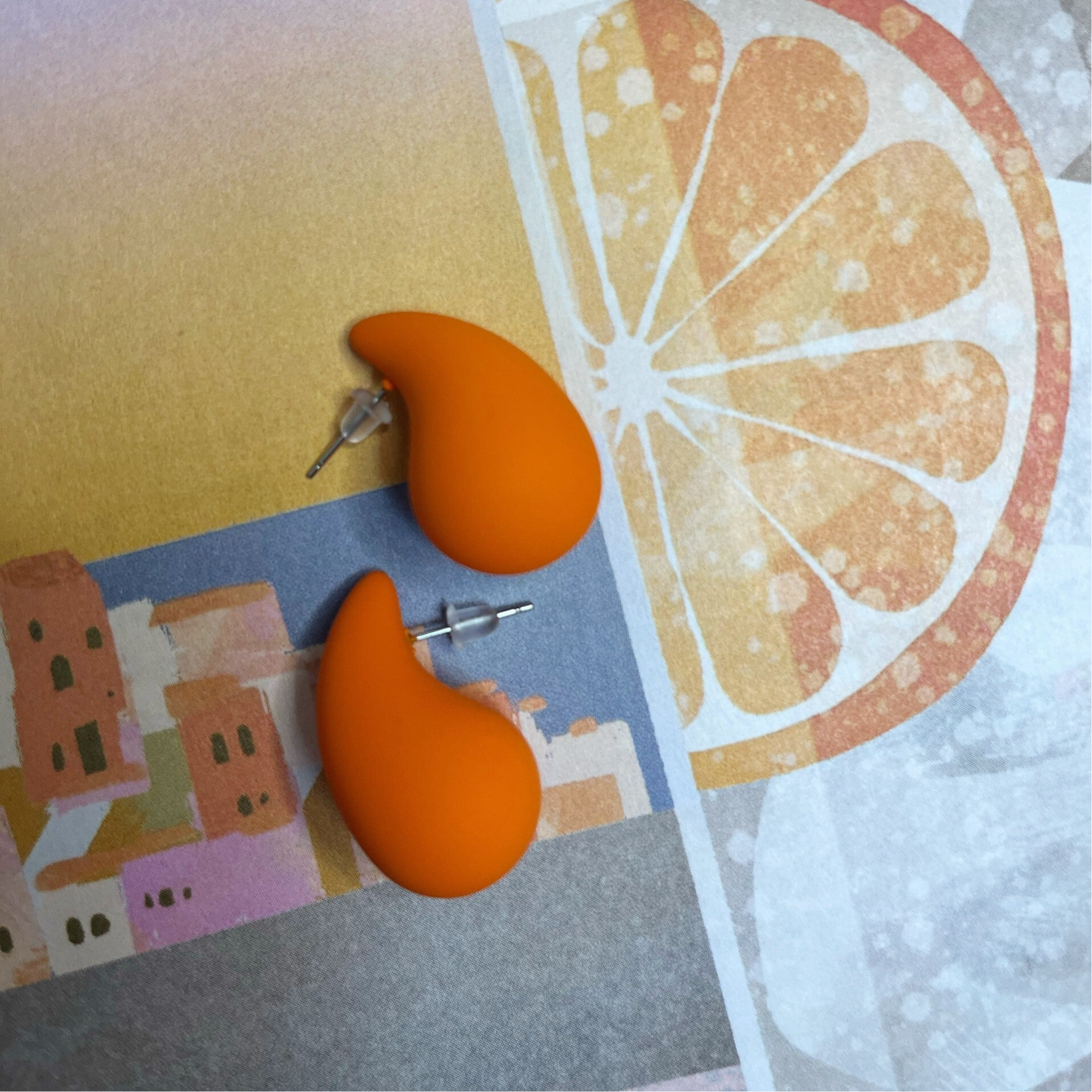 Hailey earrings matt orange