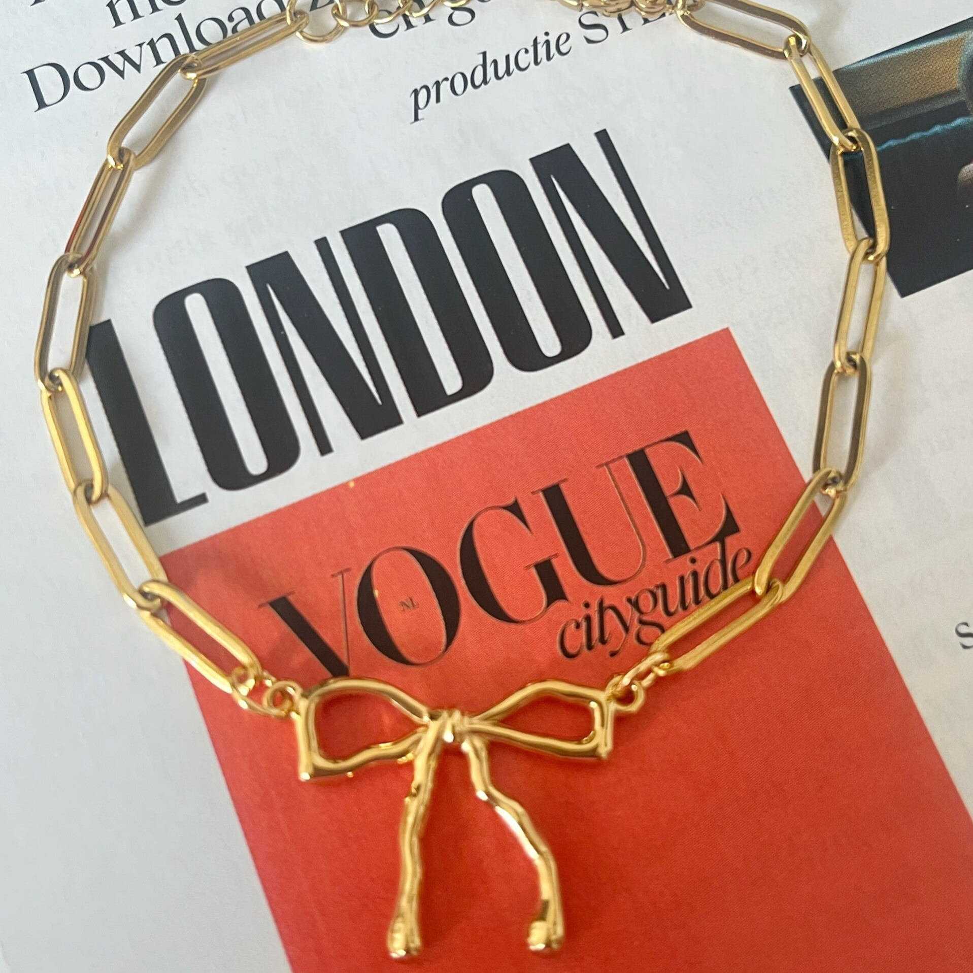 Bowtique bracelet gold