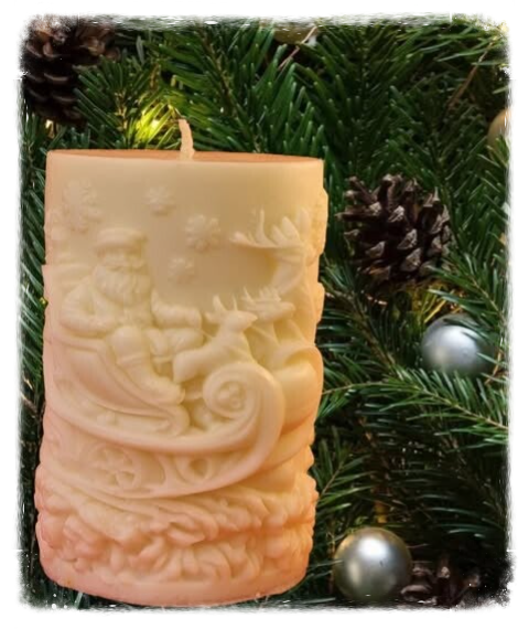 Bougie décorative père Noël dans son traineau
