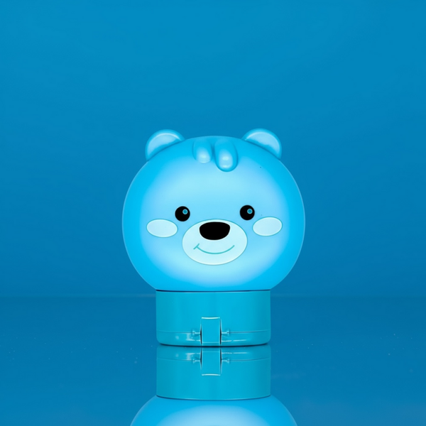 crème pour les mains D'Donna présentée dans un adorable pot en forme de petit ours bleu.