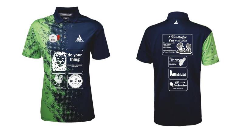 Schuin gestreep shirt met de kleuren groen, wit en donkergrijs van boven naar onderen.