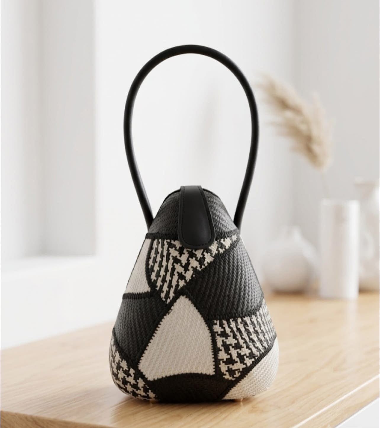 Crazy Cut Kisses (Black woven)