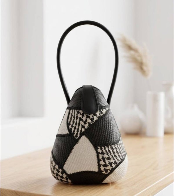 Crazy Cut Kisses (Black woven)