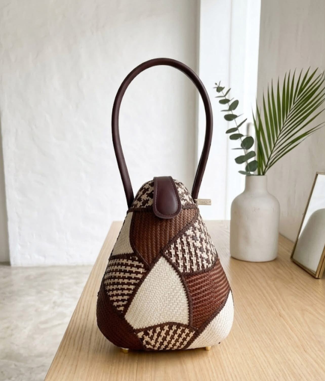 Crazy Cut Kisses (Brown & white woven)