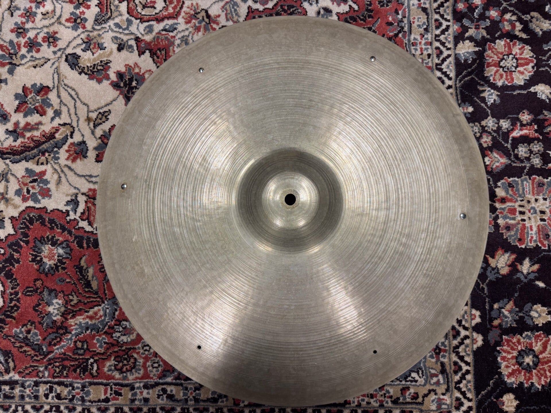 22" Zildjian Avedis Small Stamp Sizzle Ride 2370gr