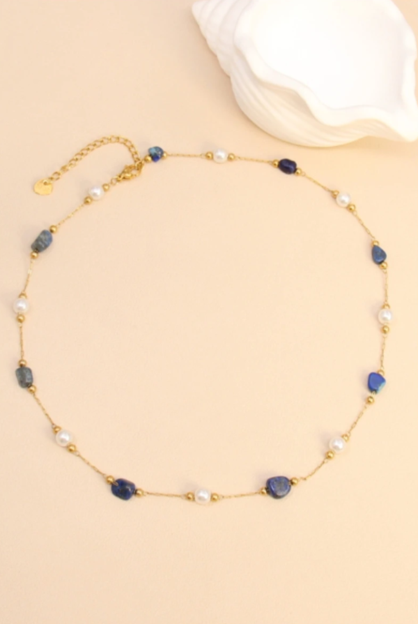 Collier orné en Pierre – Élégance Inoxydable