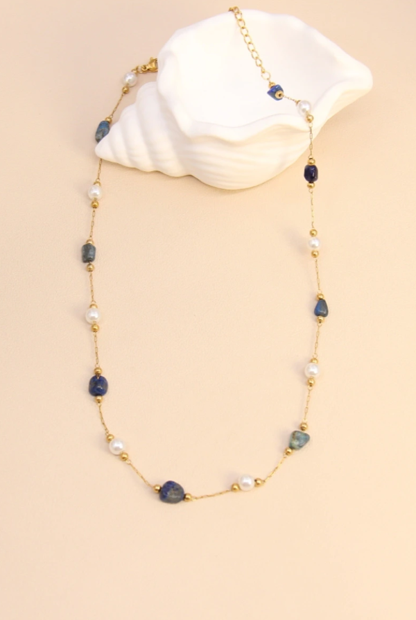 Collier orné en Pierre – Élégance Inoxydable