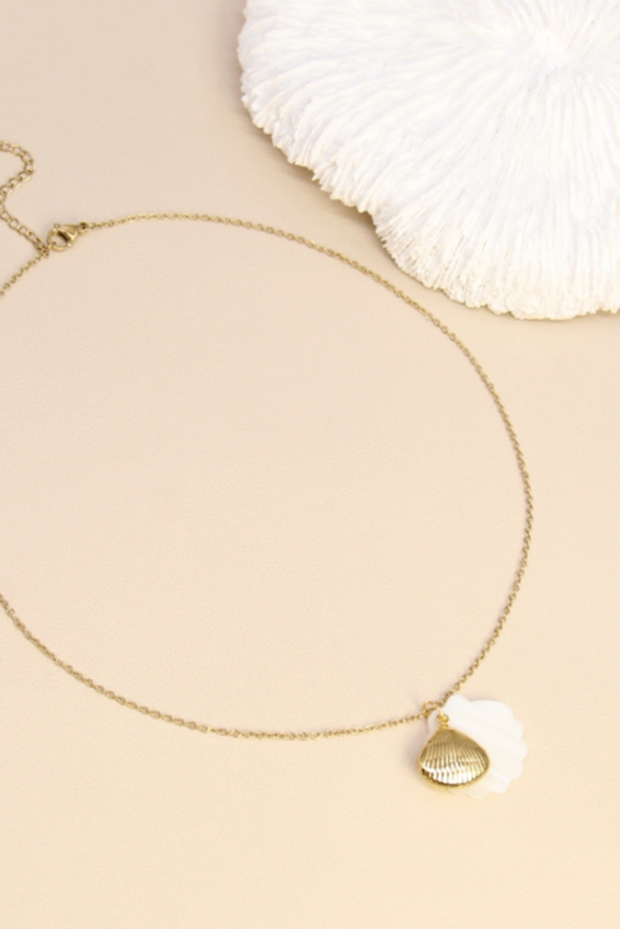 Collier fin Coquillage Doré & Nacre – Acier Inoxydable