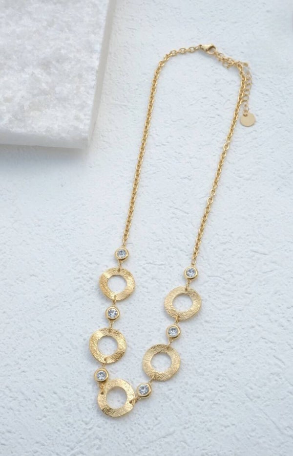 collier en acier inoxydable, anneaux martelés, sertis de pierres scintillantes