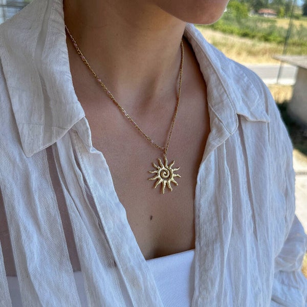 Collier en acier inoxydable avec pendentif grand soleil