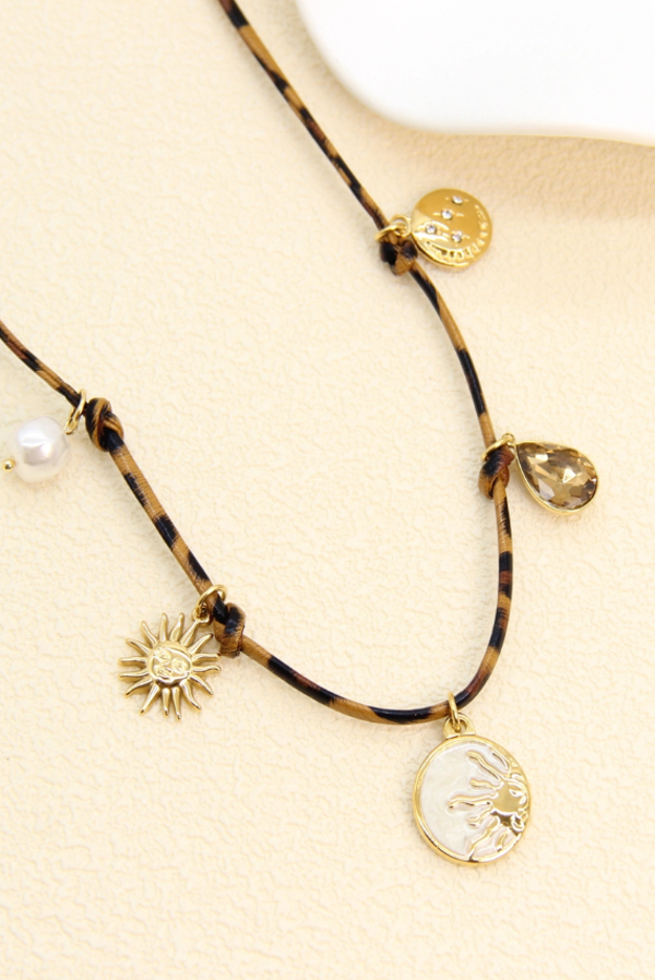 Collier charms léopard – acier inoxydable & pendentifs dorés